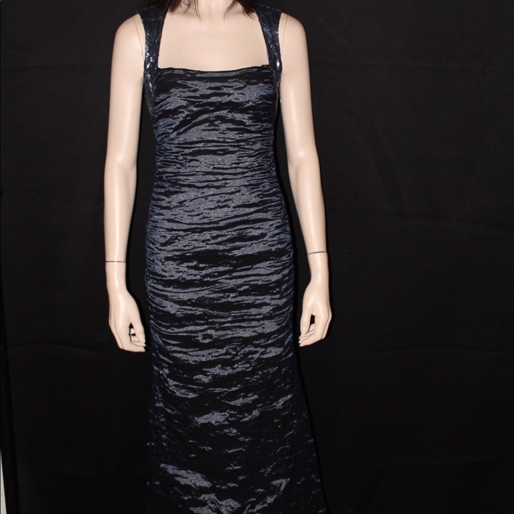 Dress - Picture 2 of 6